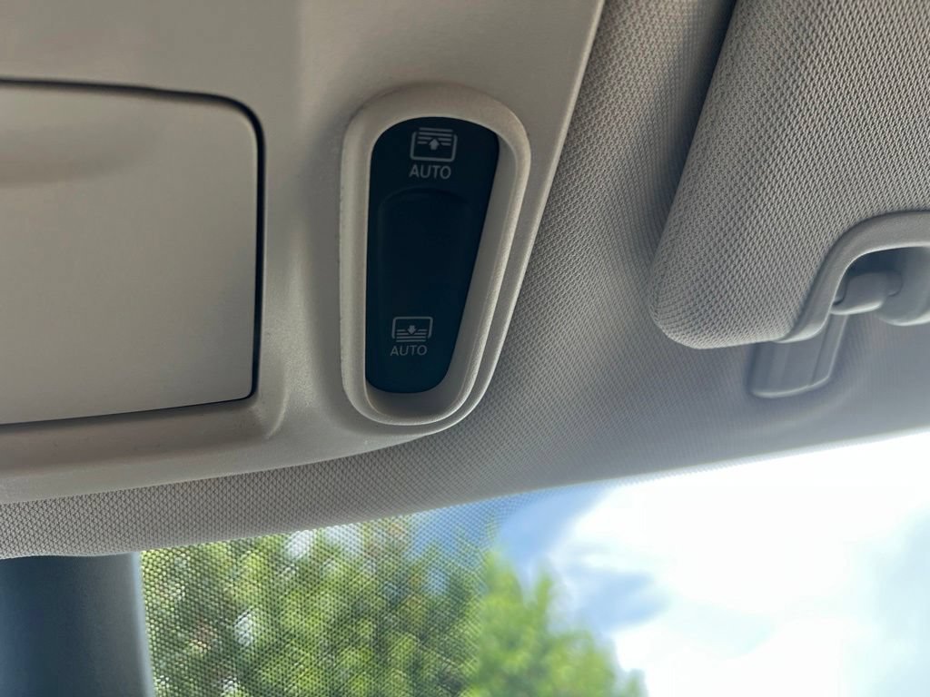 Certified 2023 Chrysler Pacifica Limited FWD image 44