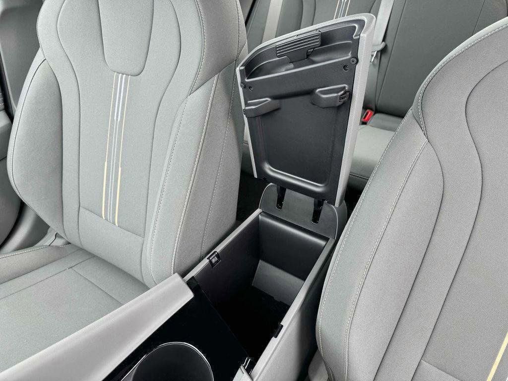 New 2025 Hyundai Elantra SEL image 18