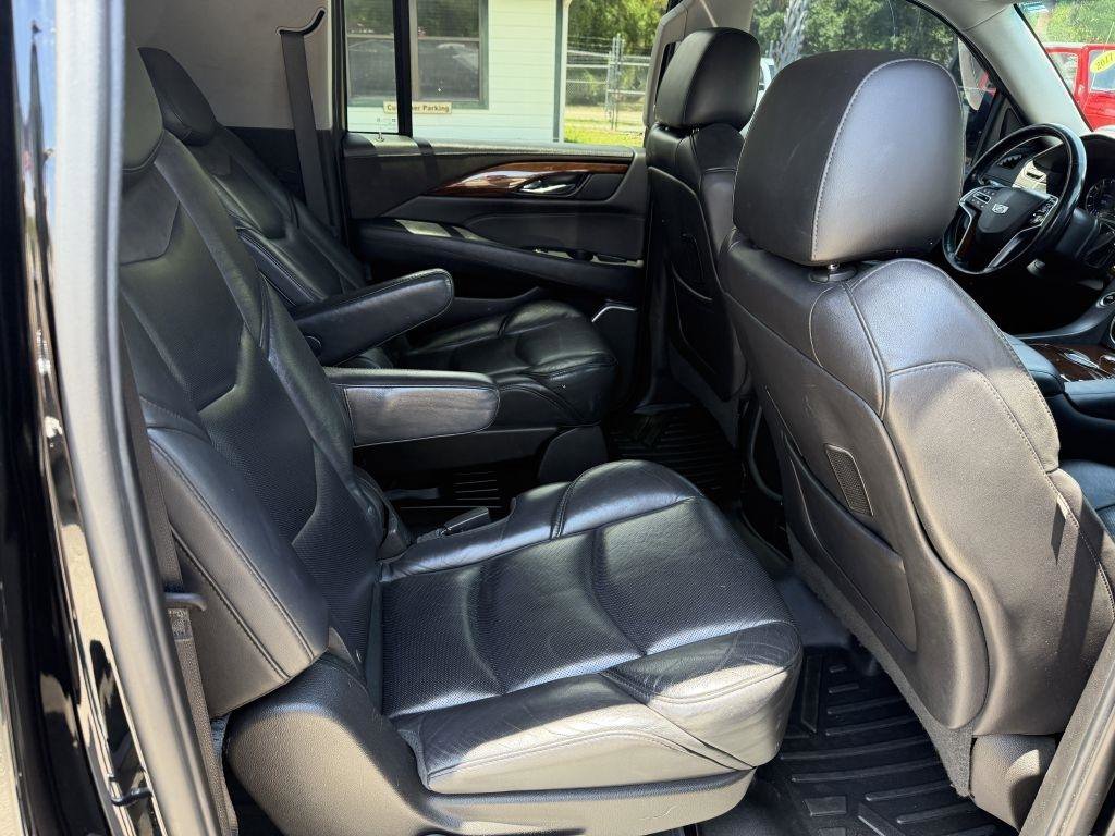 Used 2019 Cadillac Escalade ESV Luxury AWD/4WD image 11