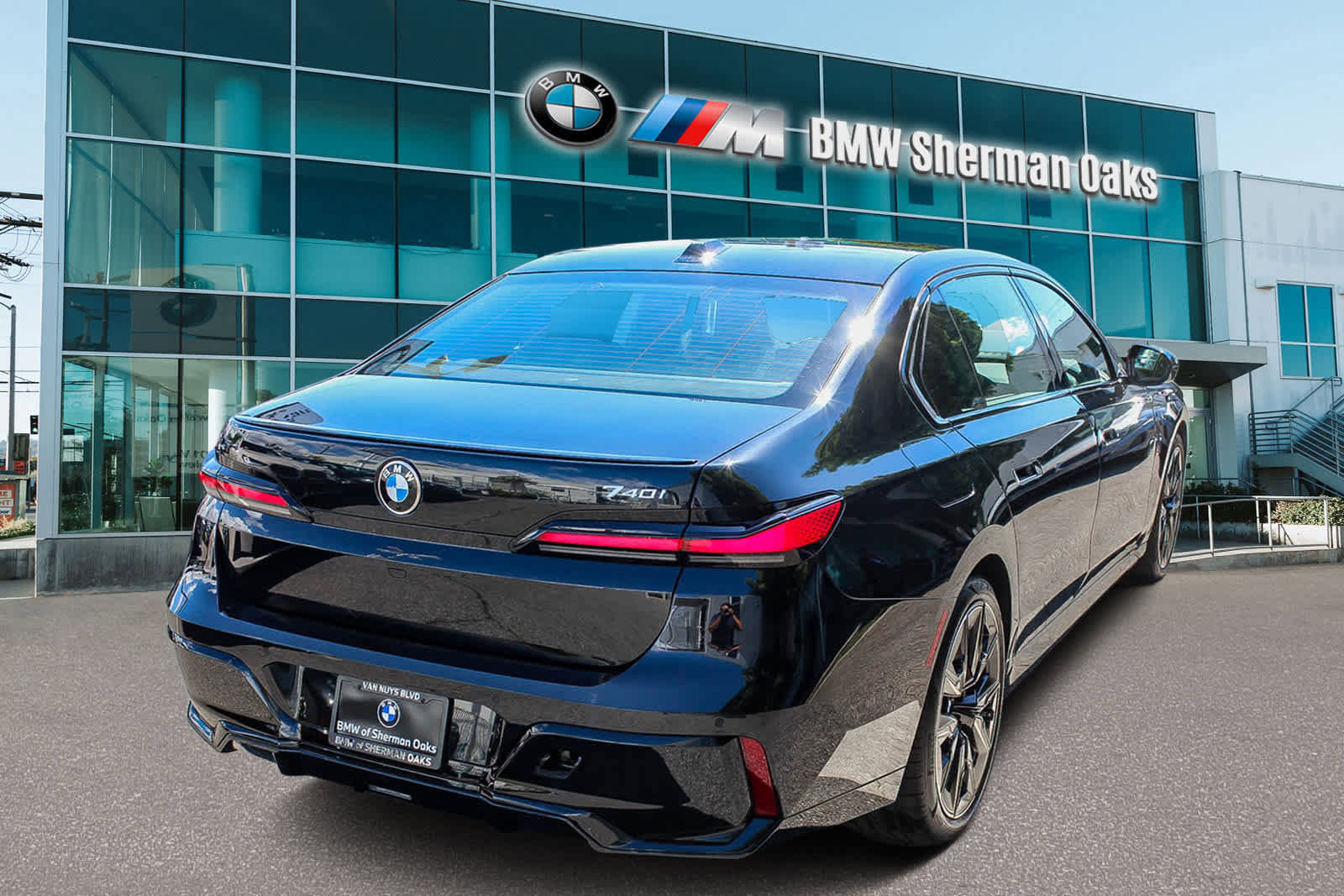 New 2026 BMW 740i w/ Executive Package image 4