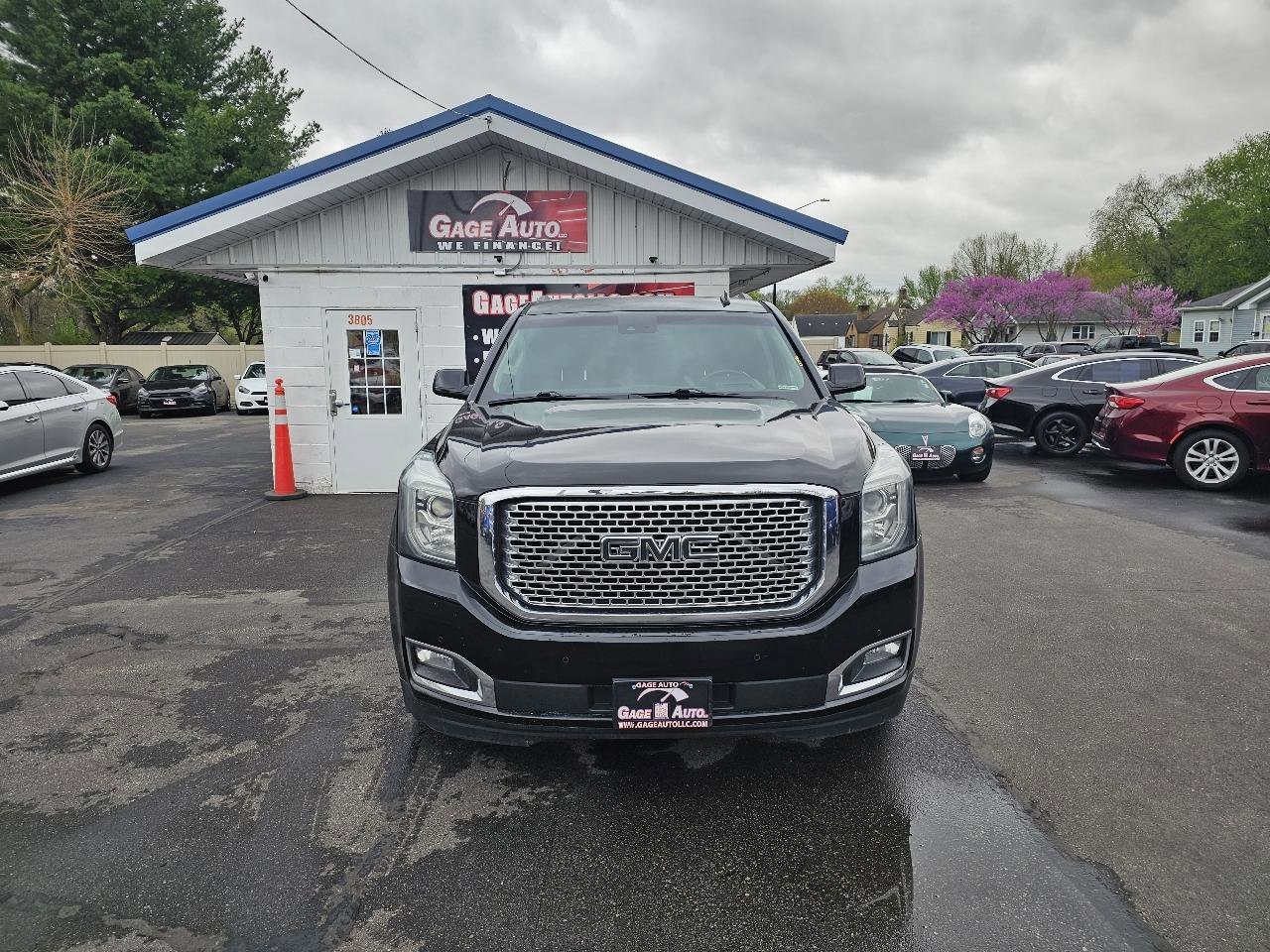 Used 2015 GMC Yukon Denali w/ Touring Package image 2