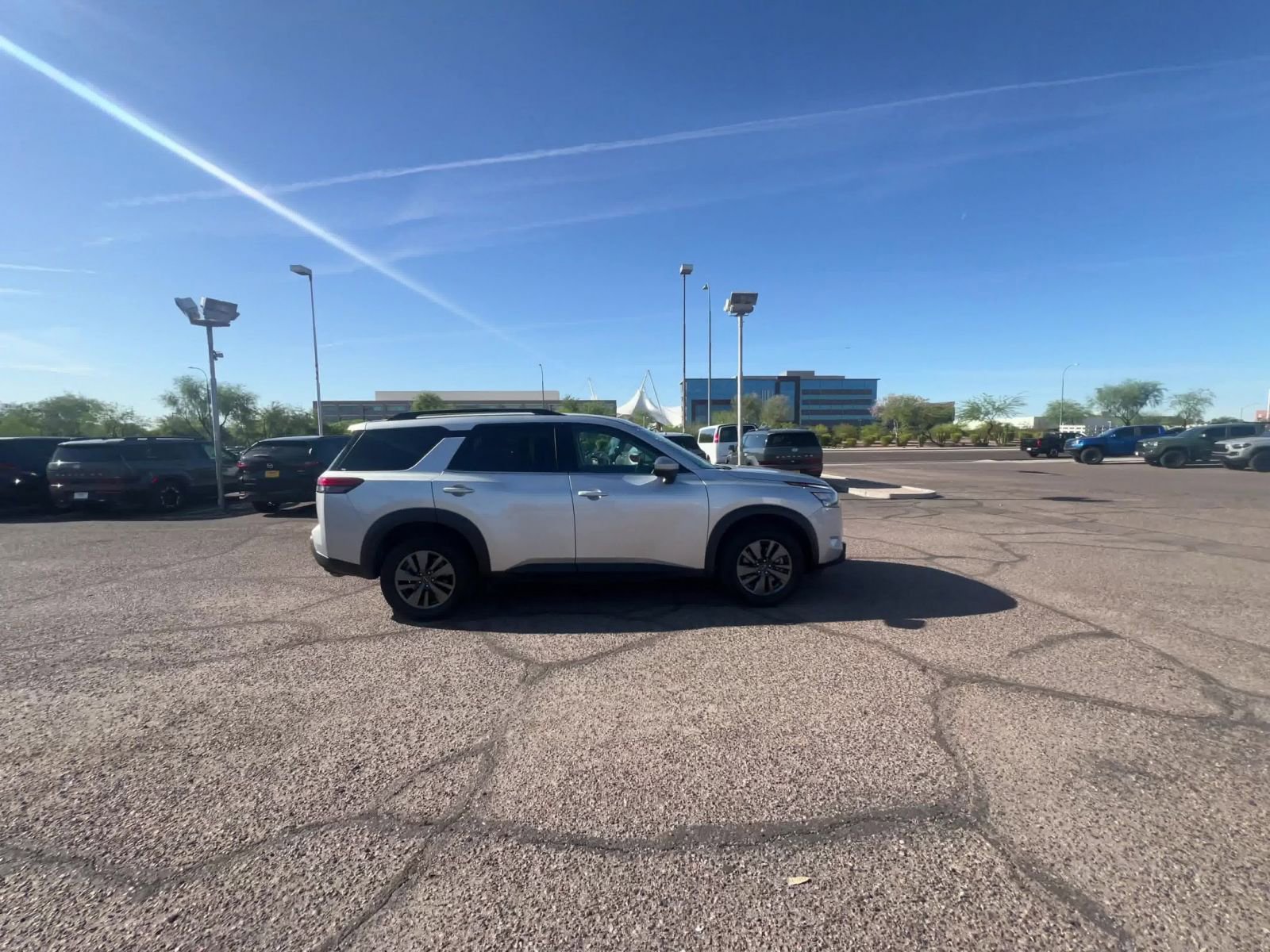 Used 2025 Nissan Pathfinder SV image 16