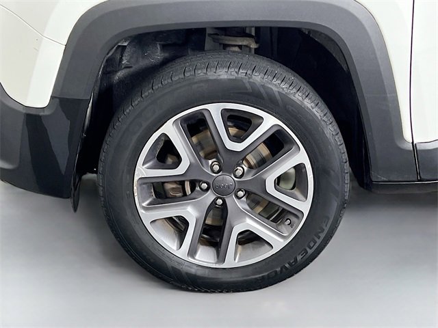 Used 2016 Jeep Renegade Latitude image 10