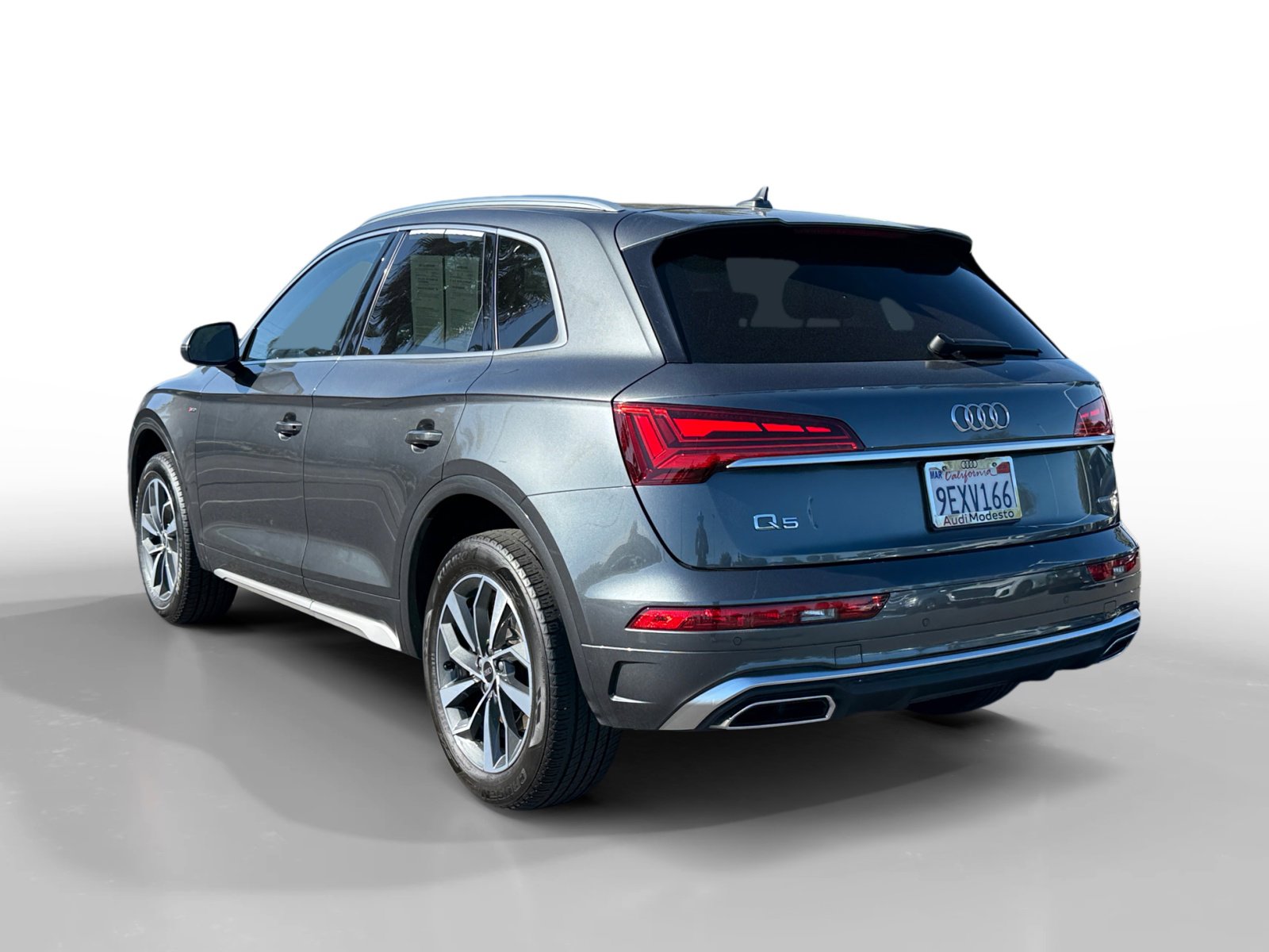 Used 2023 Audi Q5 2.0T Premium w/ Convenience Package image 3