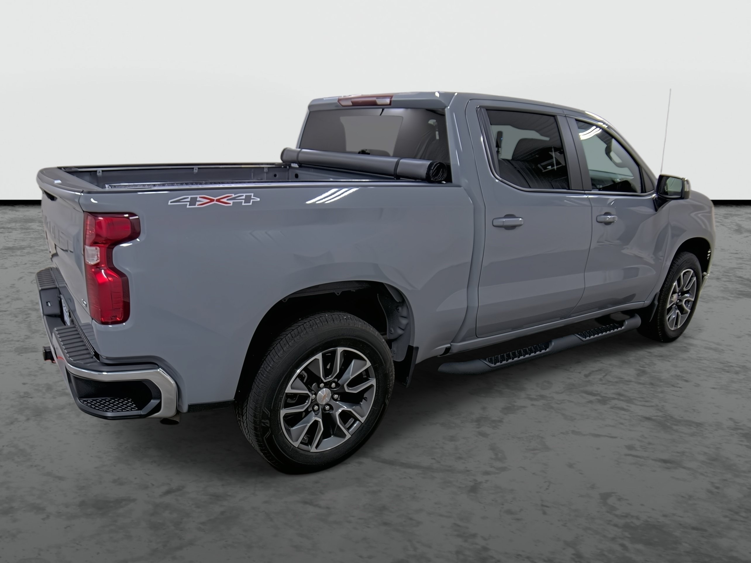 Used 2024 Chevrolet Silverado 1500 LT AWD/4WD image 4