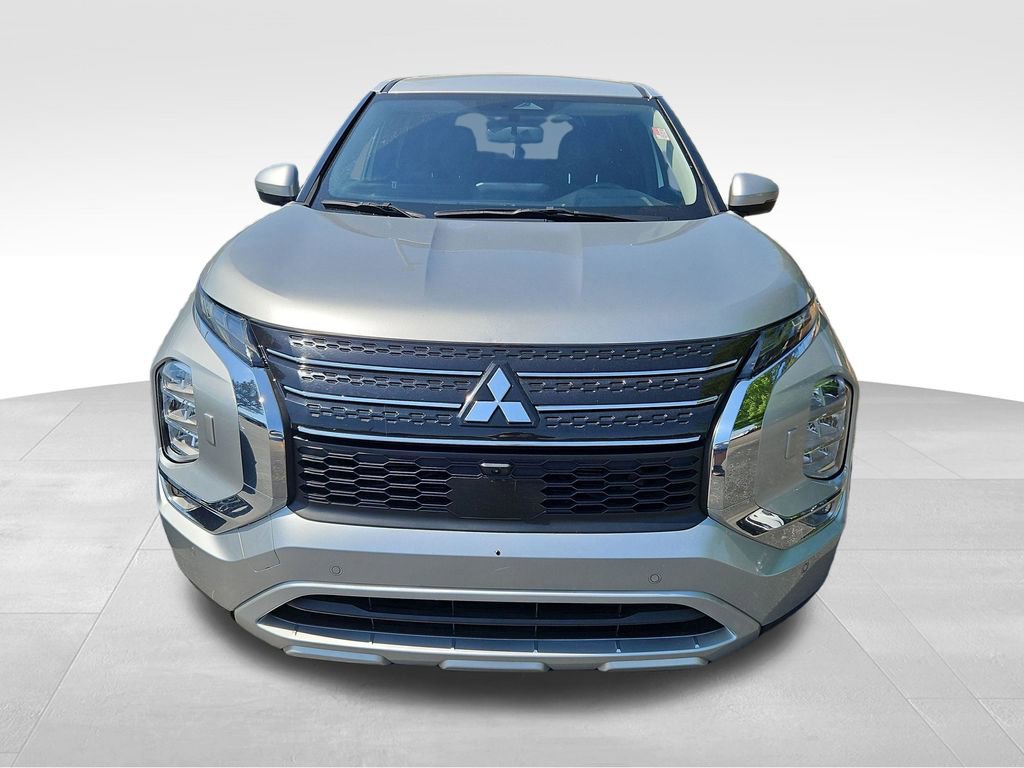 Used 2024 Mitsubishi Outlander SE Black Edition AWD/4WD image 2