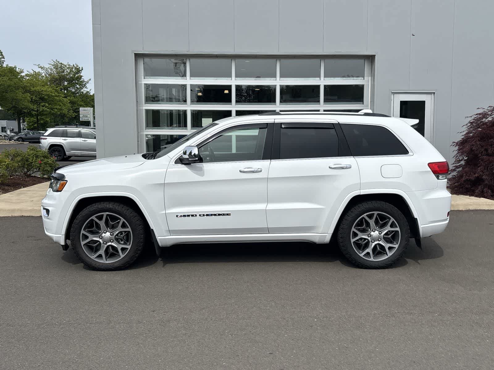 Certified 2021 Jeep Grand Cherokee Overland AWD/4WD image 2