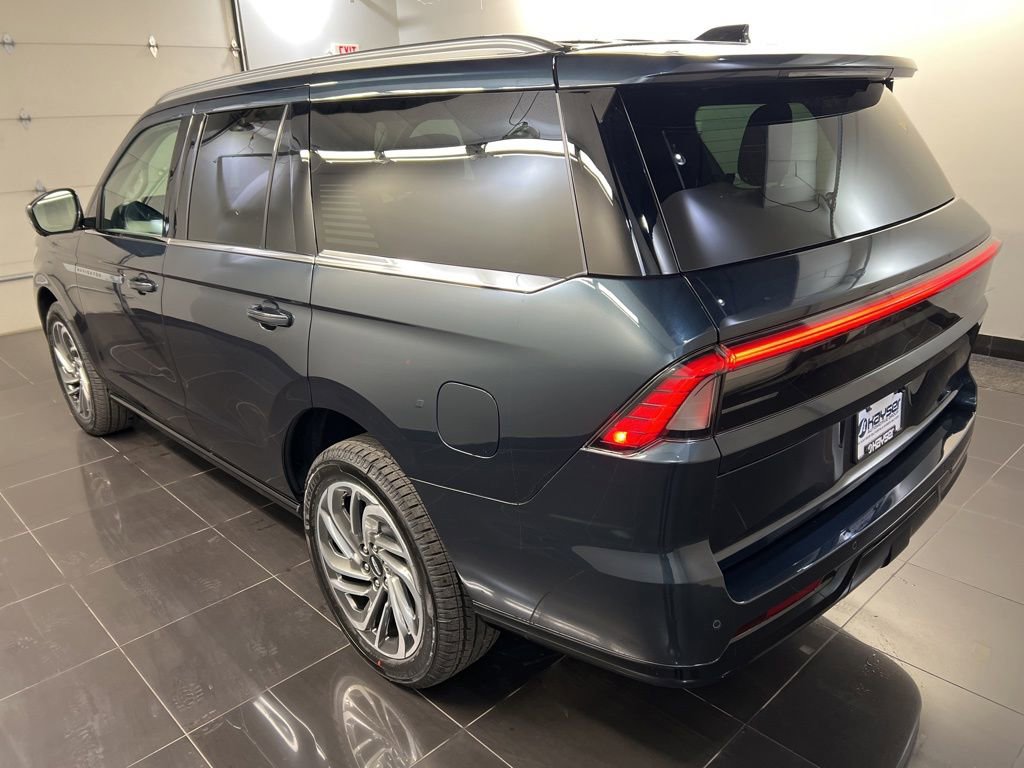 New 2026 Lincoln Navigator Reserve AWD/4WD image 4