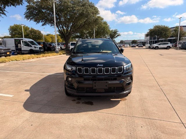 Used 2023 Jeep Compass Latitude AWD/4WD image 2