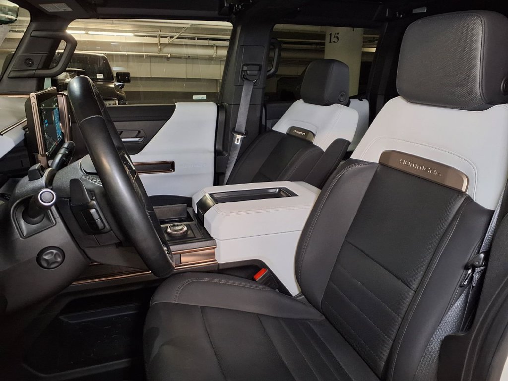 Used 2024 GMC Hummer EV 2X w/ LPO, Sport Package AWD/4WD image 15