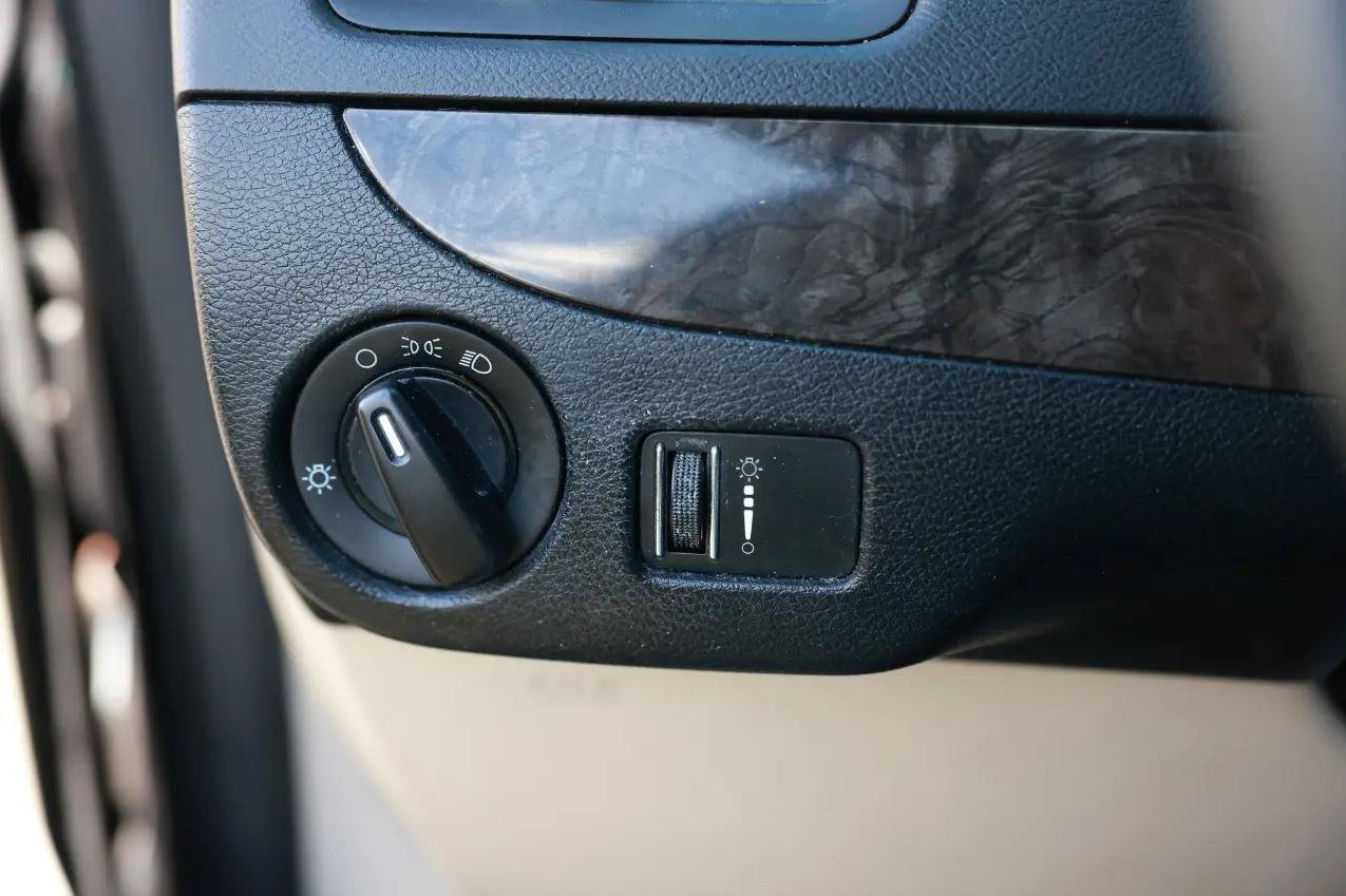 Used 2011 Dodge Grand Caravan Express FWD image 38