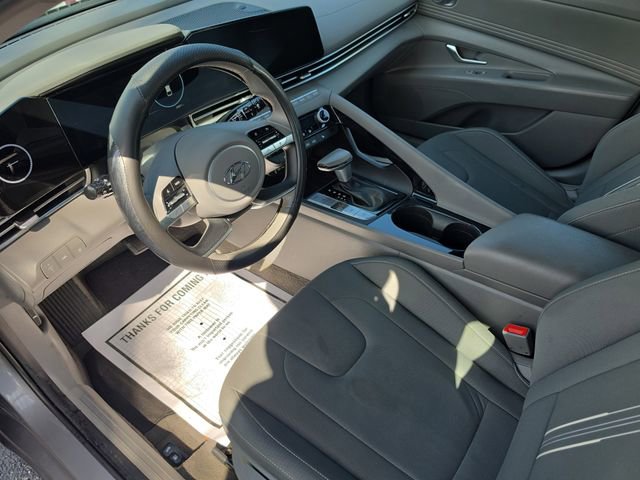 Used 2023 Hyundai Elantra SEL w/ Convenience Package image 16