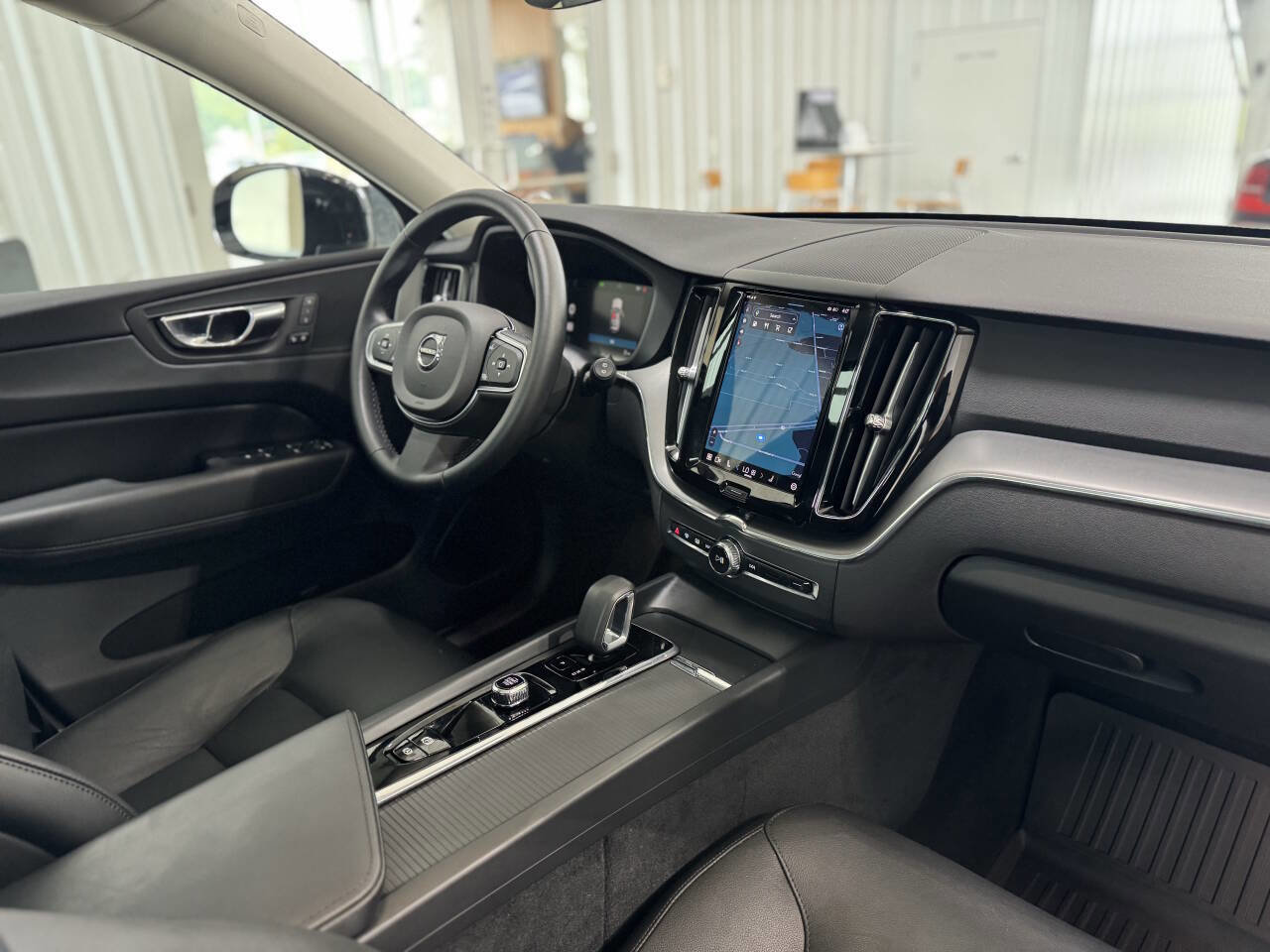 Used 2024 Volvo XC60 B5 Core AWD/4WD image 12