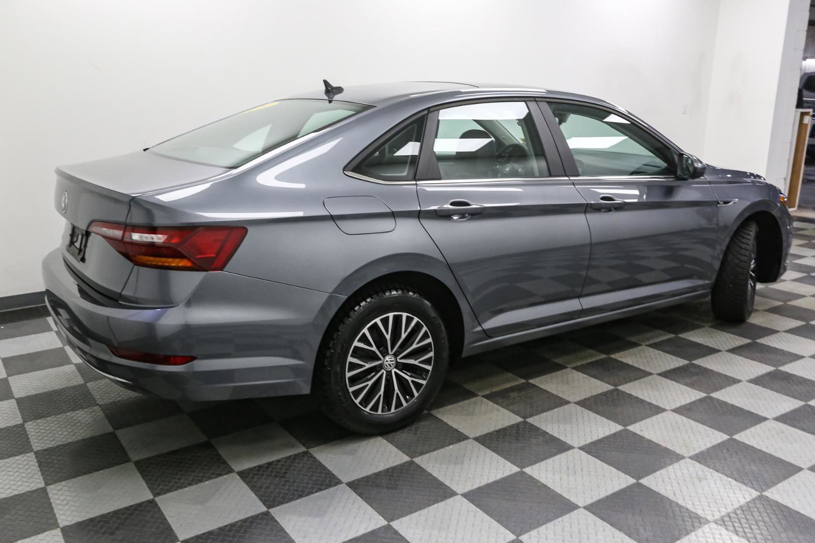 Used 2019 Volkswagen Jetta SEL w/ Cold Weather Package image 10