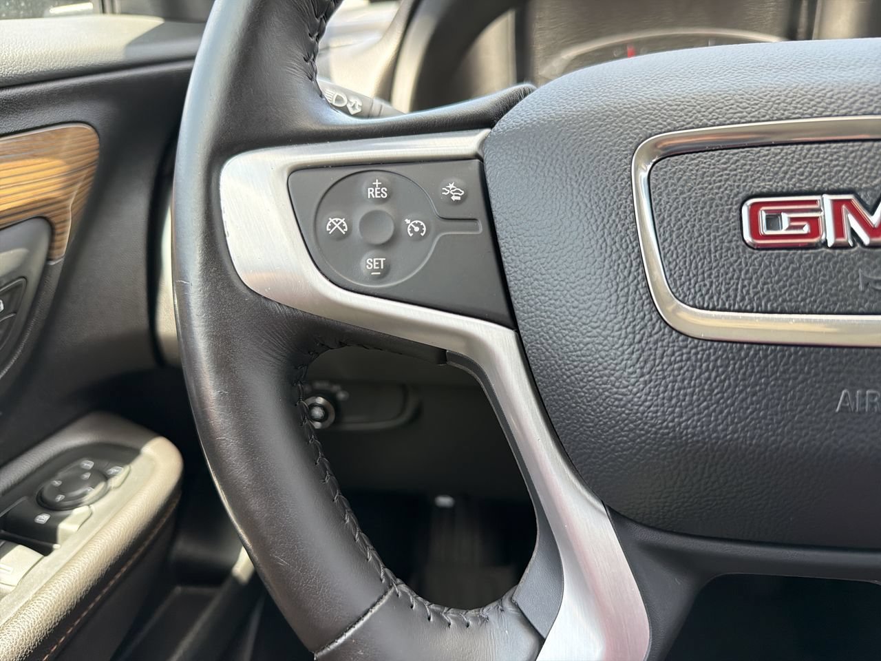 Used 2020 GMC Terrain SLE w/ Elevation Edition AWD/4WD image 25