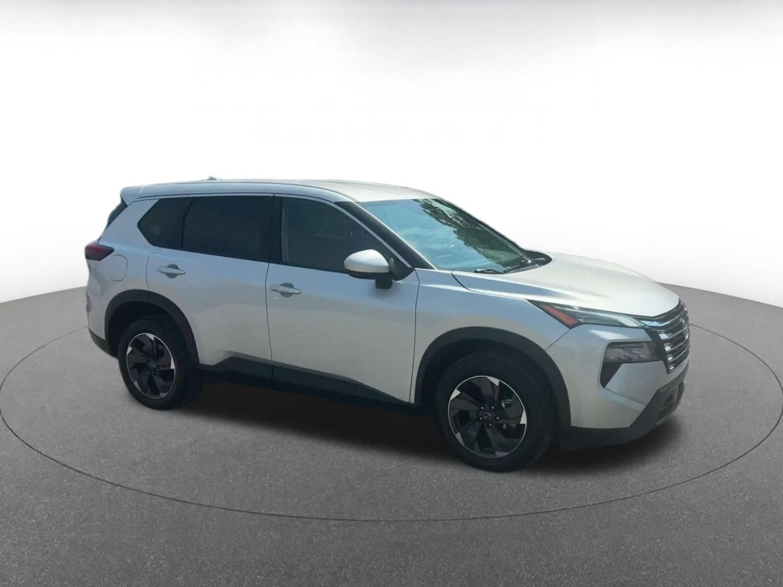 Used 2025 Nissan Rogue SV AWD/4WD image 2
