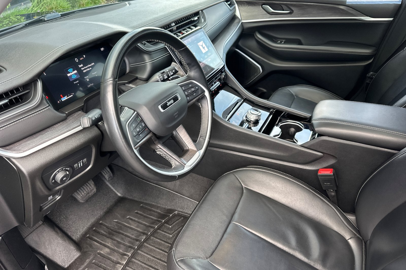 Used 2022 Jeep Grand Cherokee Limited AWD/4WD image 10
