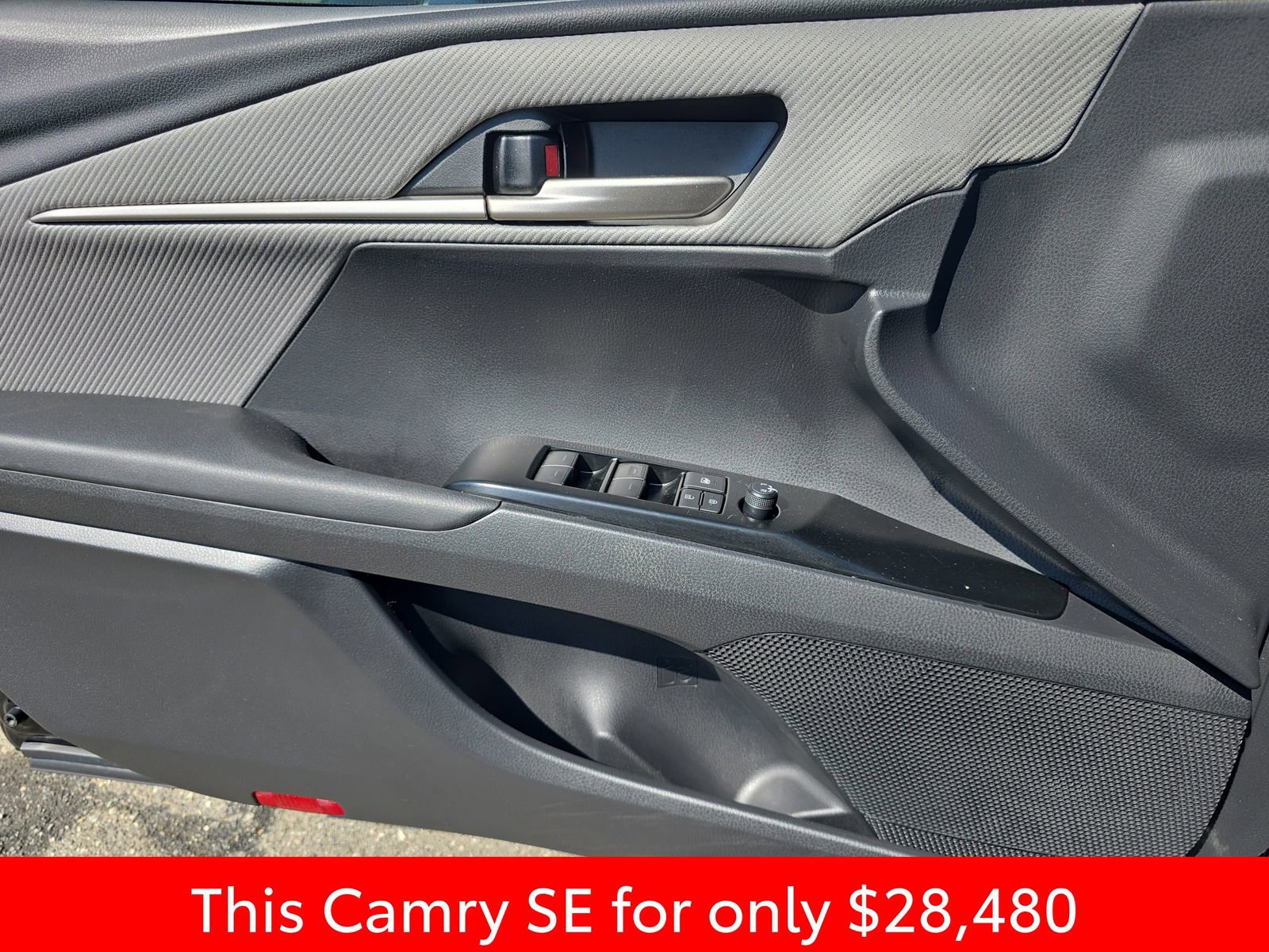 Used 2025 Toyota Camry SE w/ Convenience Package image 33