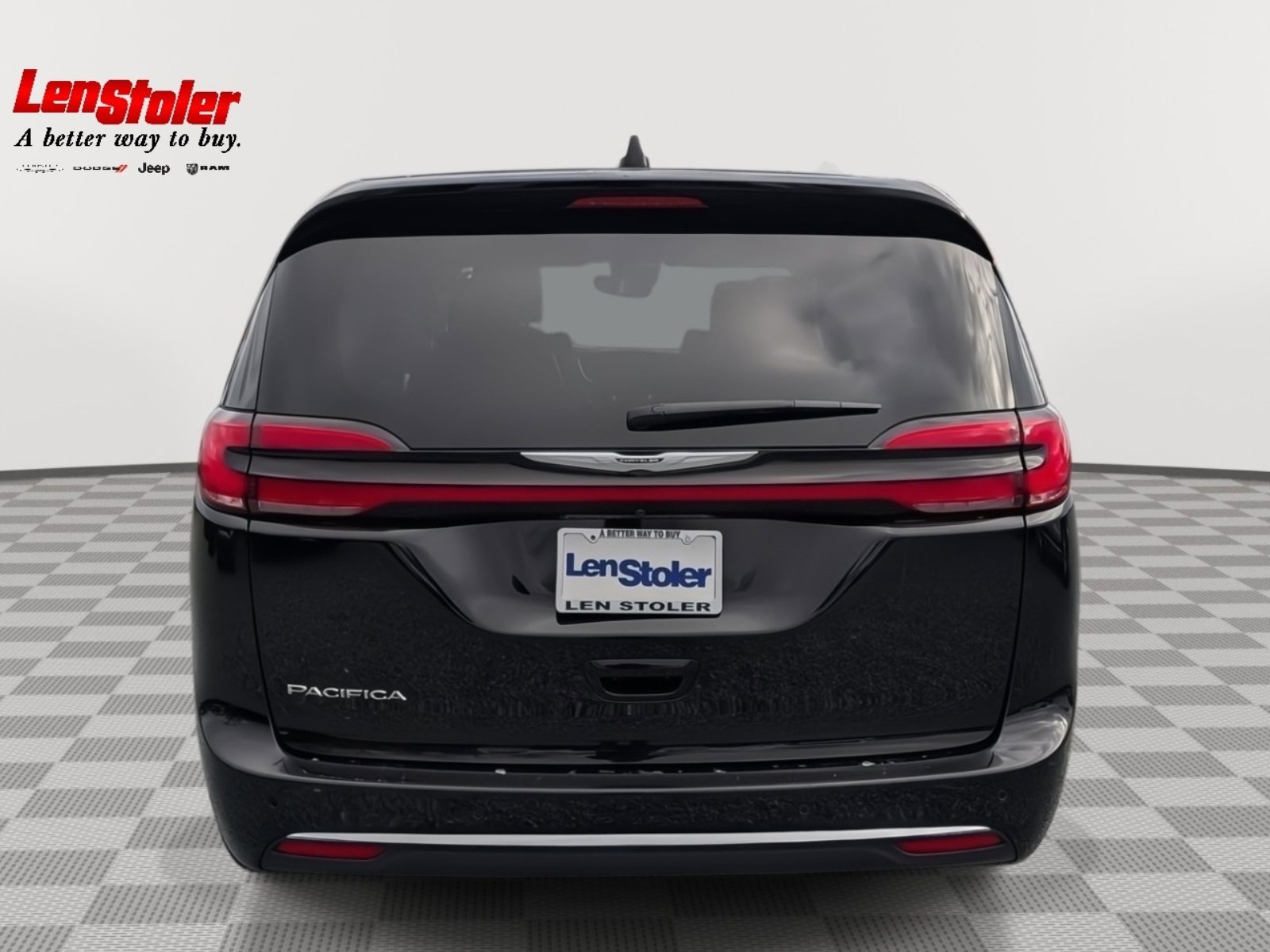 Used 2024 Chrysler Pacifica Touring-L image 4