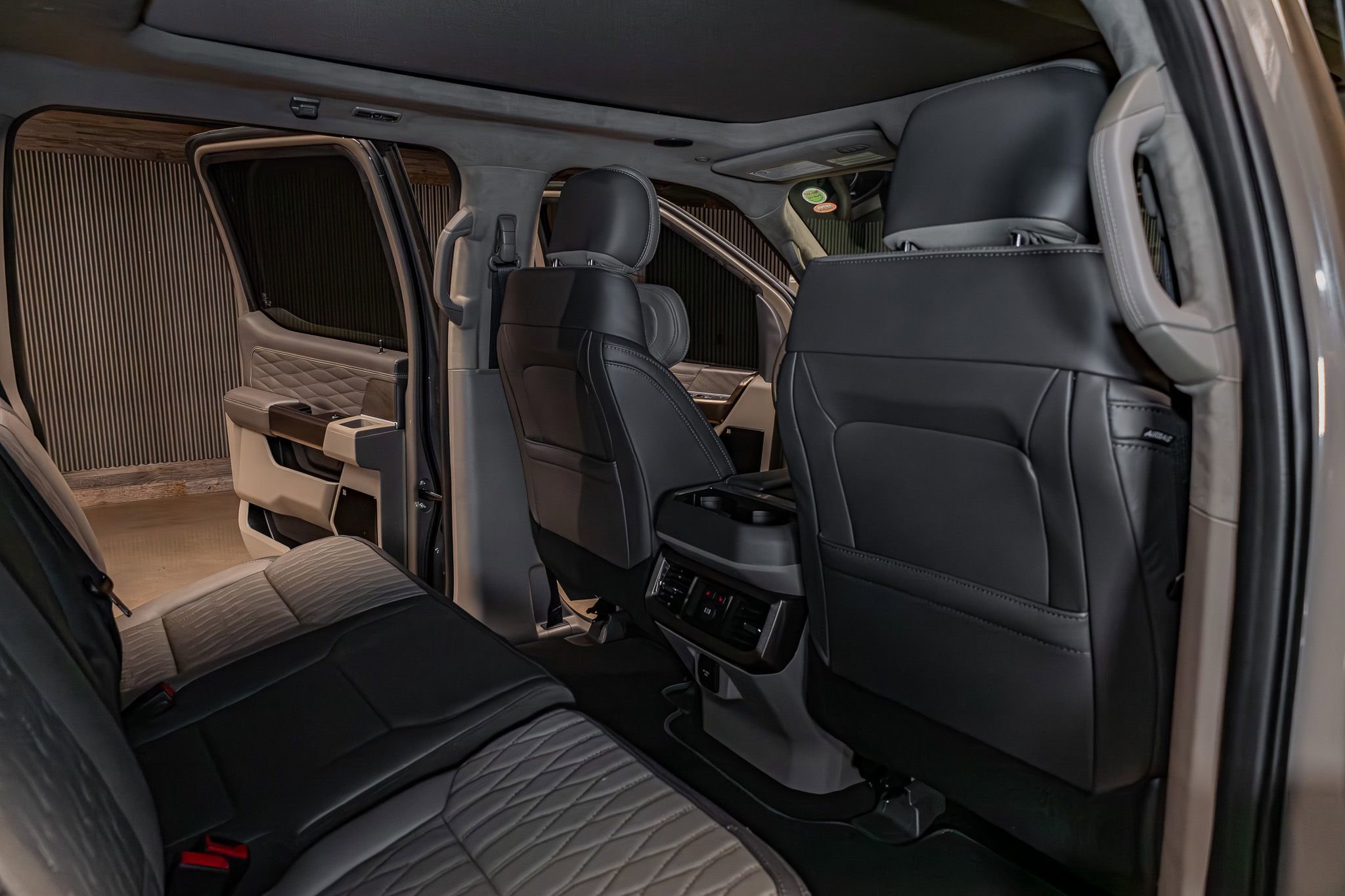 Used 2026 Ford F450 Platinum w/ Platinum Plus Package image 31