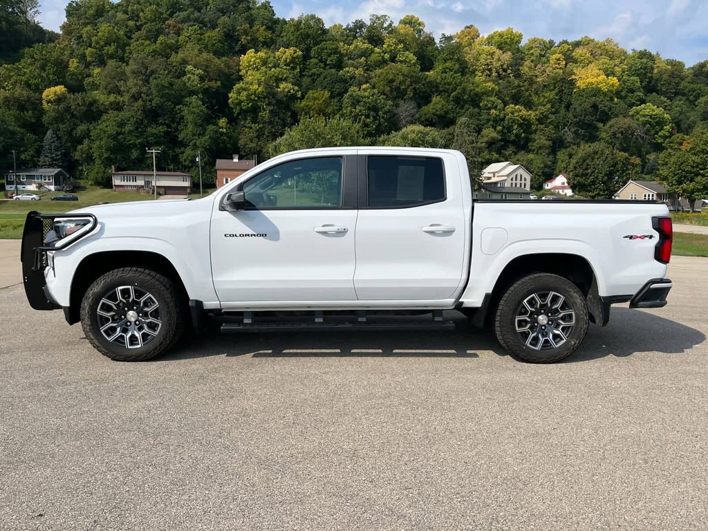 Used 2024 Chevrolet Colorado LT w/ LT Convenience Package III image 9