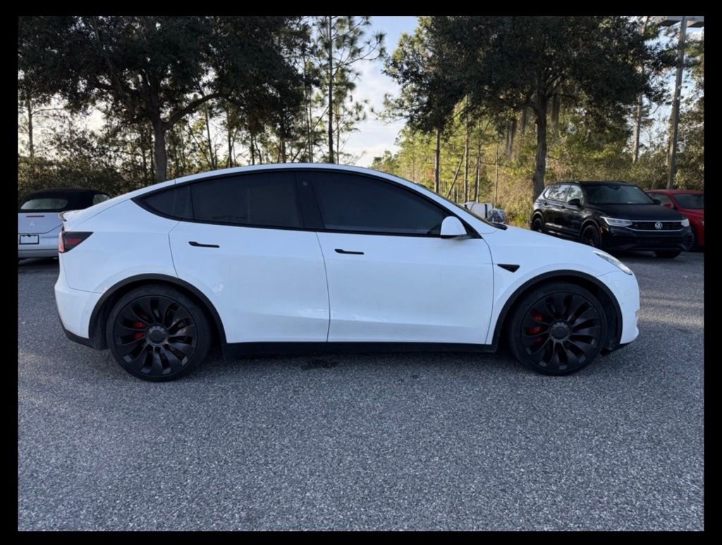 Used 2022 Tesla Model Y Performance image 10