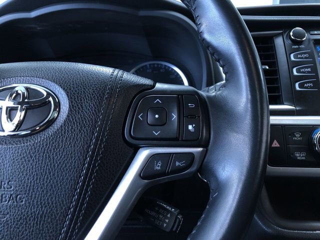 Used 2019 Toyota Highlander XLE AWD/4WD image 29