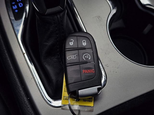 Used 2022 Jeep Grand Cherokee Limited image 31