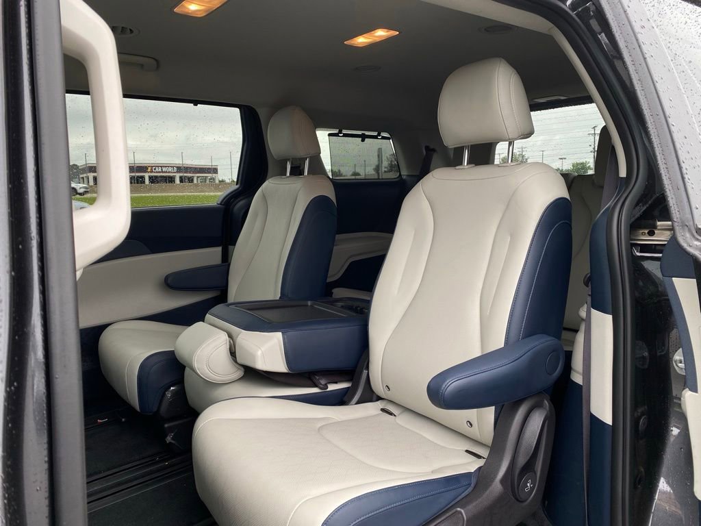 New 2026 Kia Carnival EX FWD image 26