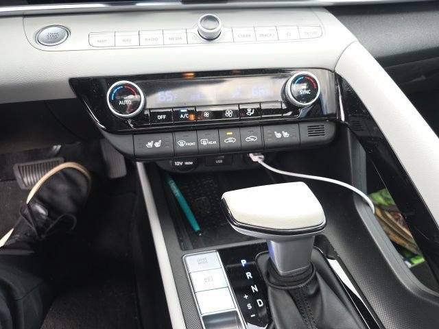 Used 2023 Hyundai Elantra Limited FWD image 13