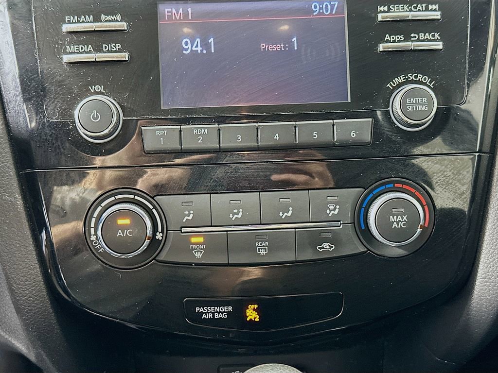 Used 2015 Nissan Rogue S image 15