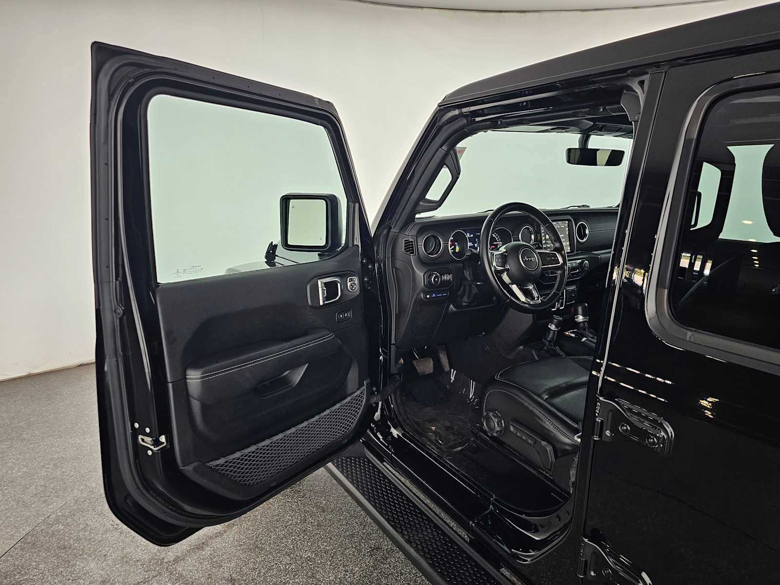 Used 2022 Jeep Wrangler Unlimited Sahara w/ Safety Group AWD/4WD image 19