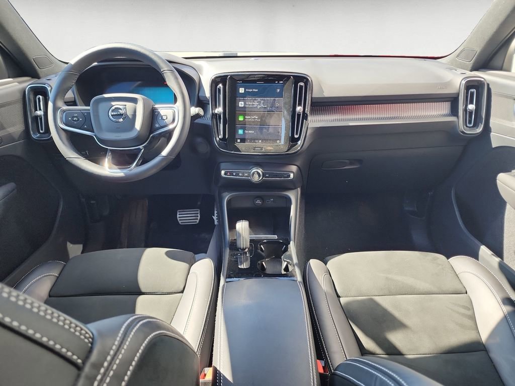 Used 2022 Volvo XC40 P8 Recharge Plus image 10