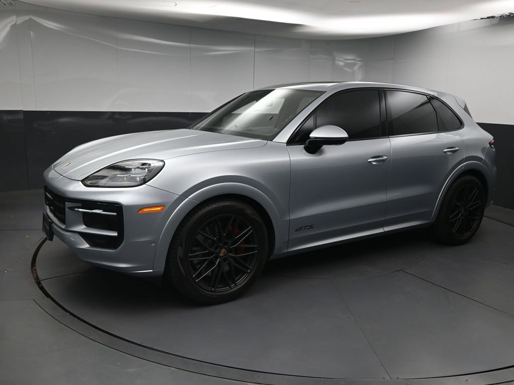 Certified 2025 Porsche Cayenne GTS AWD/4WD image 4