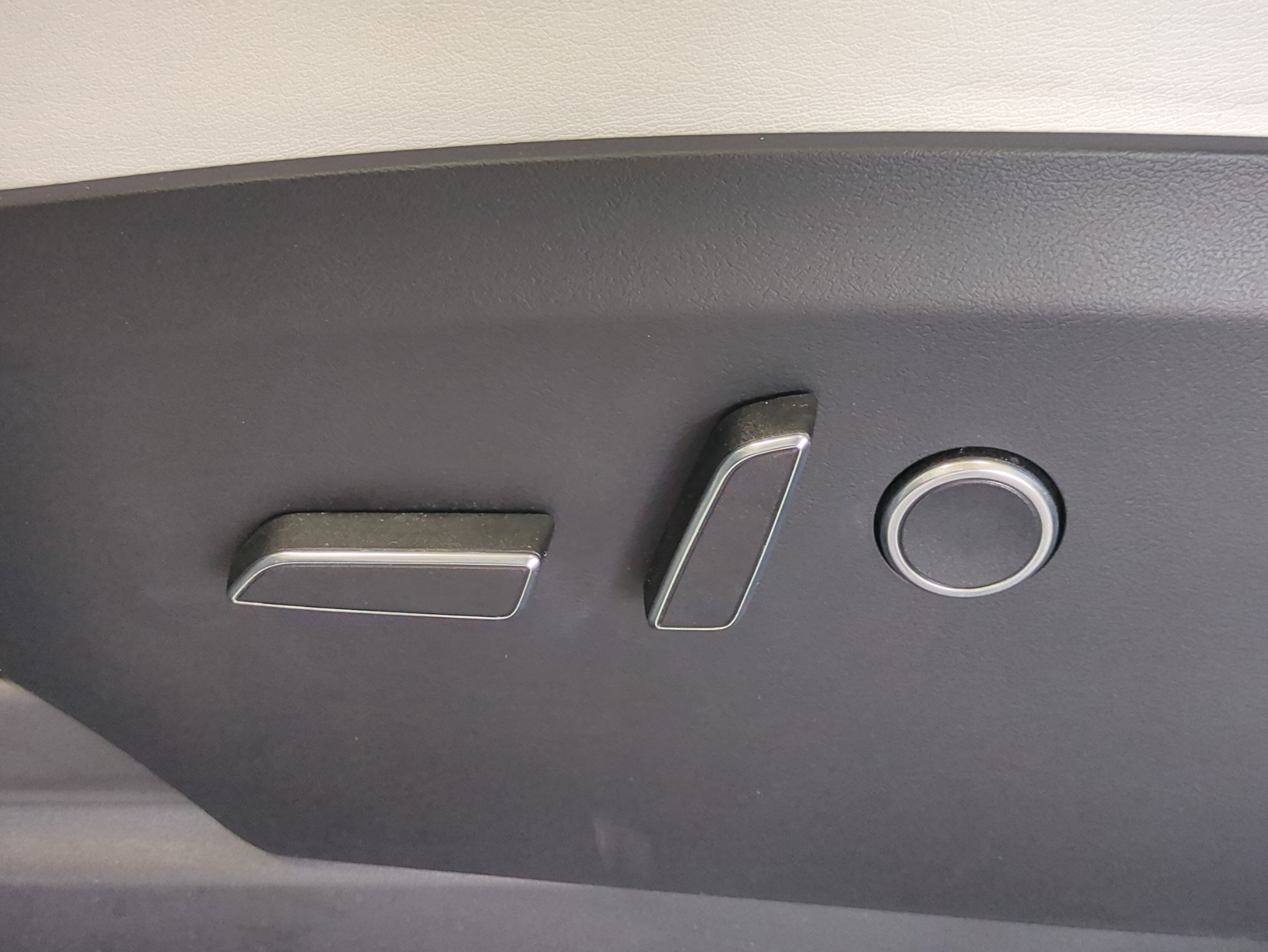 Used 2022 Tesla Model X Plaid image 21