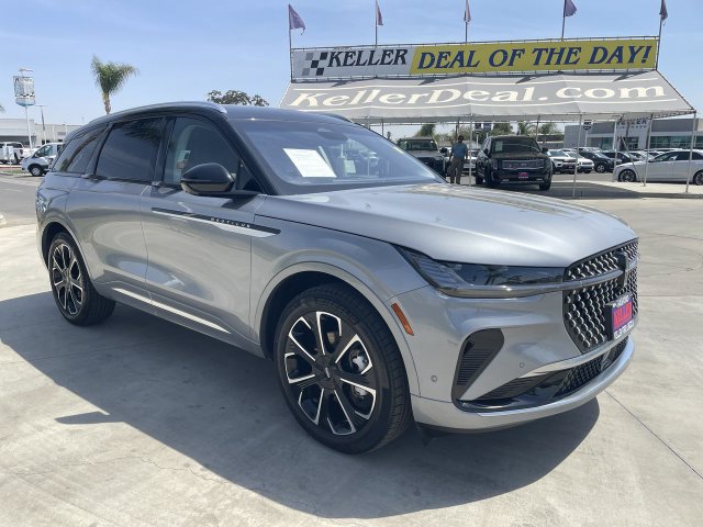 Used 2024 Lincoln Nautilus Reserve w/ Equipment Group 202A AWD/4WD image 2