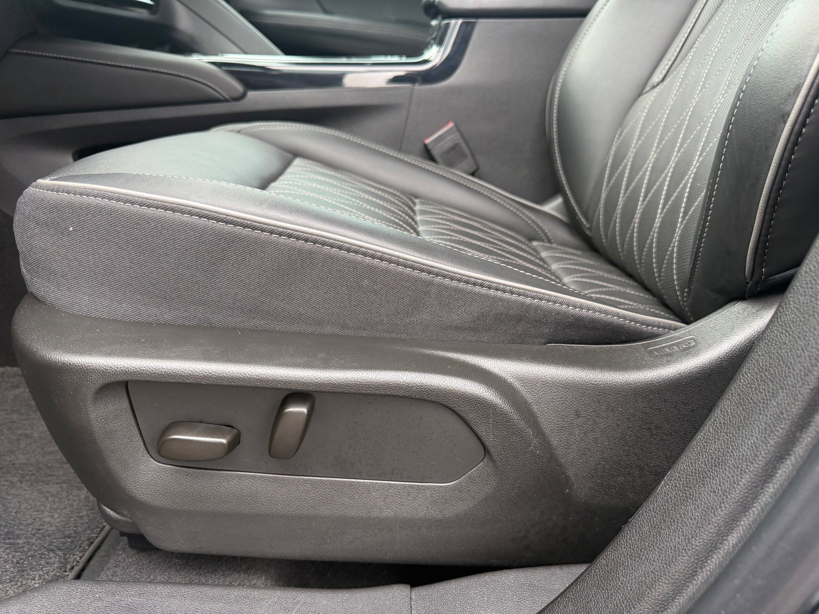 Used 2023 Buick Envision Avenir image 10