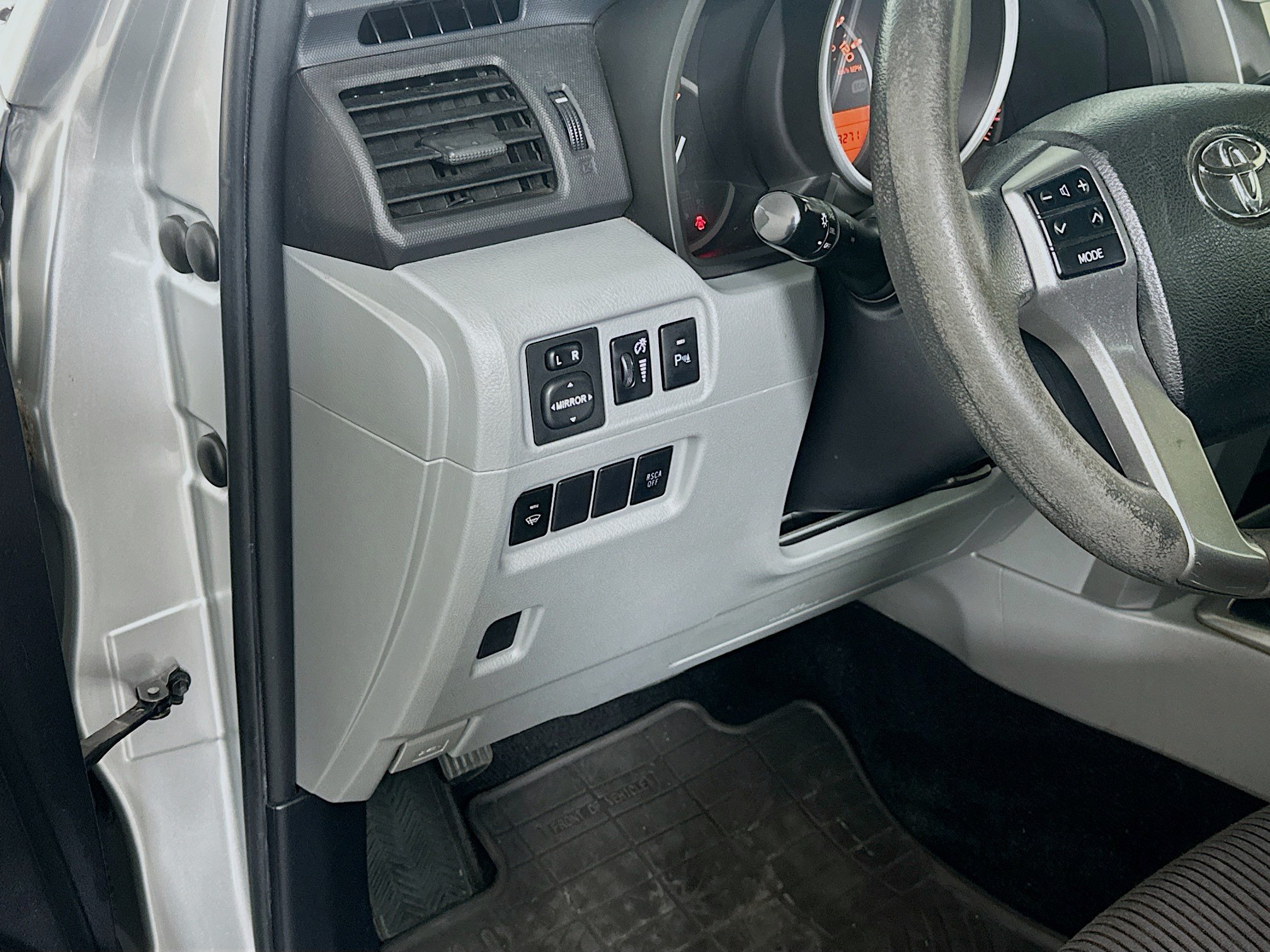 Used 2013 Toyota 4Runner SR5 RWD image 16