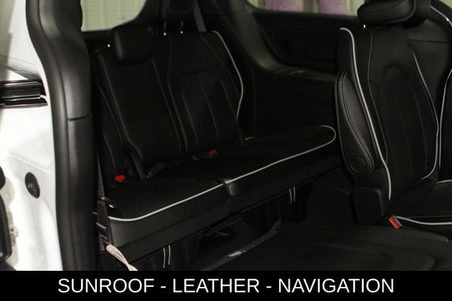 New 2027 Chrysler Pacifica Limited AWD/4WD image 26