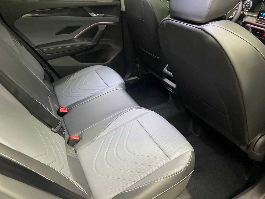 New 2026 Volkswagen Tiguan SE image 7