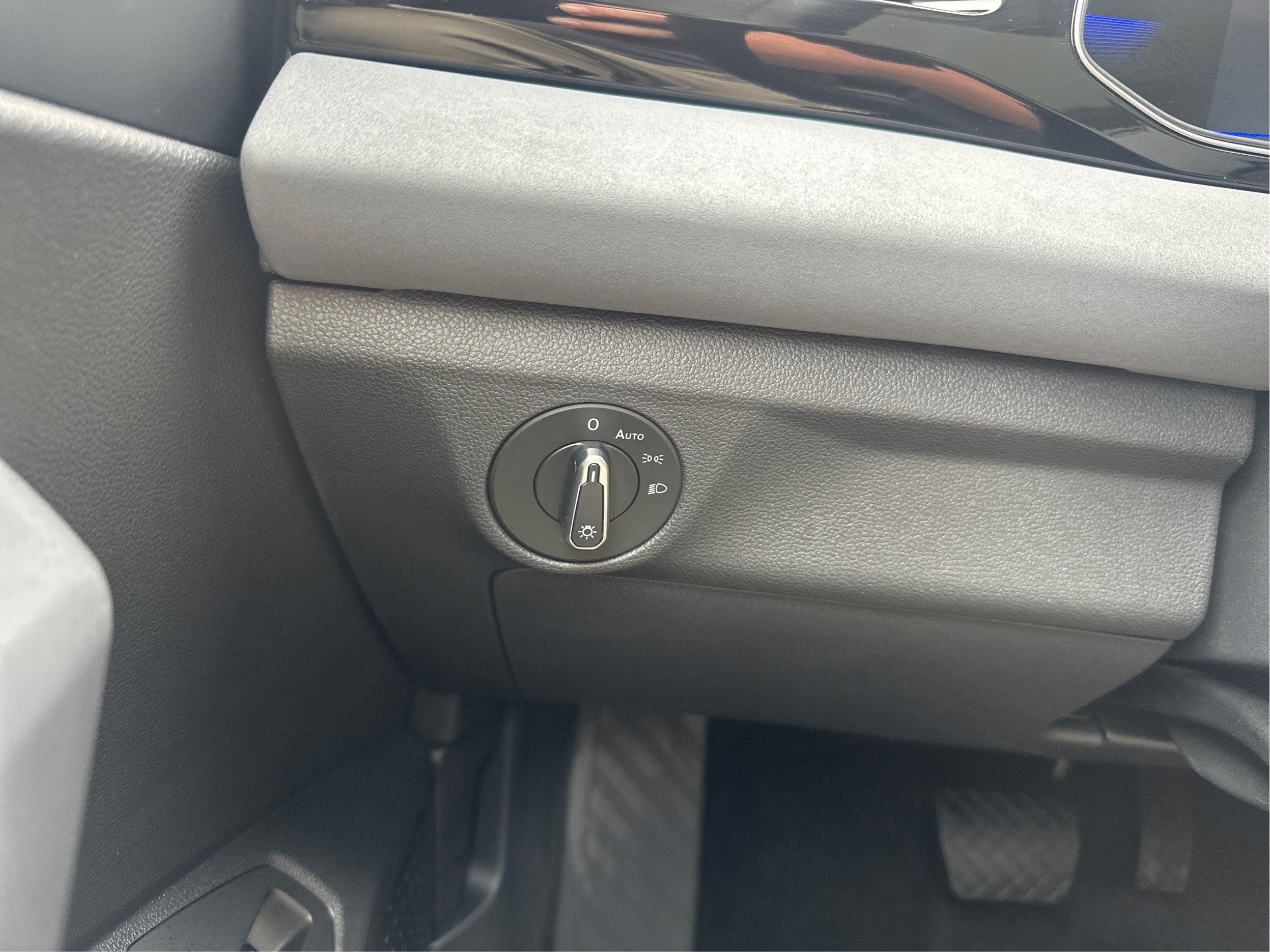 Used 2025 Volkswagen Jetta SE FWD image 19