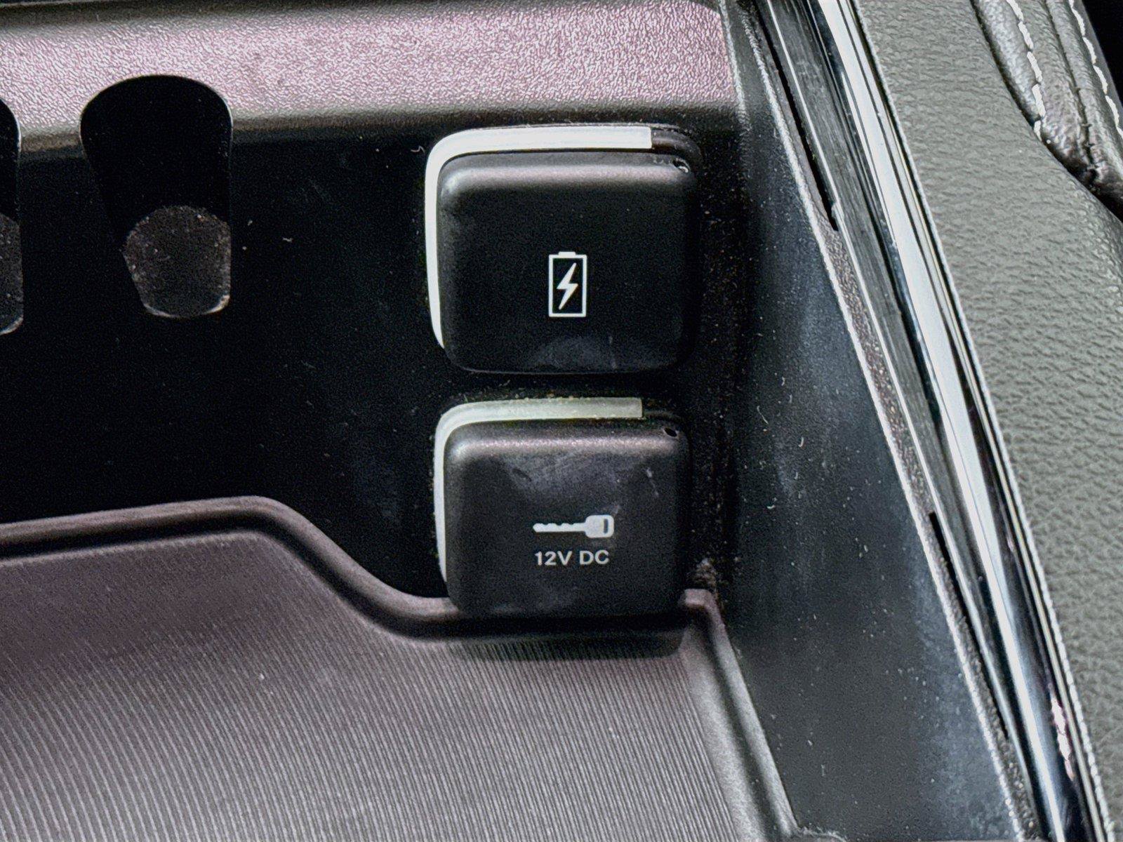 Used 2025 Chrysler Pacifica Limited FWD image 33