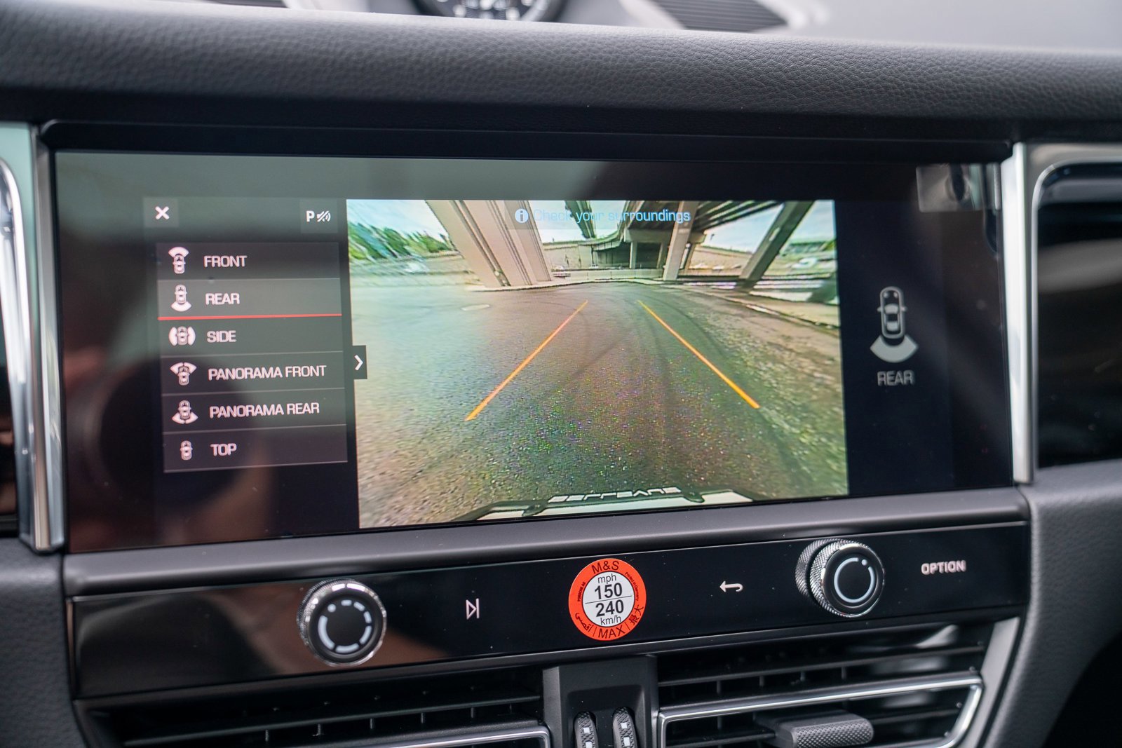 Certified 2025 Porsche Macan AWD/4WD image 17