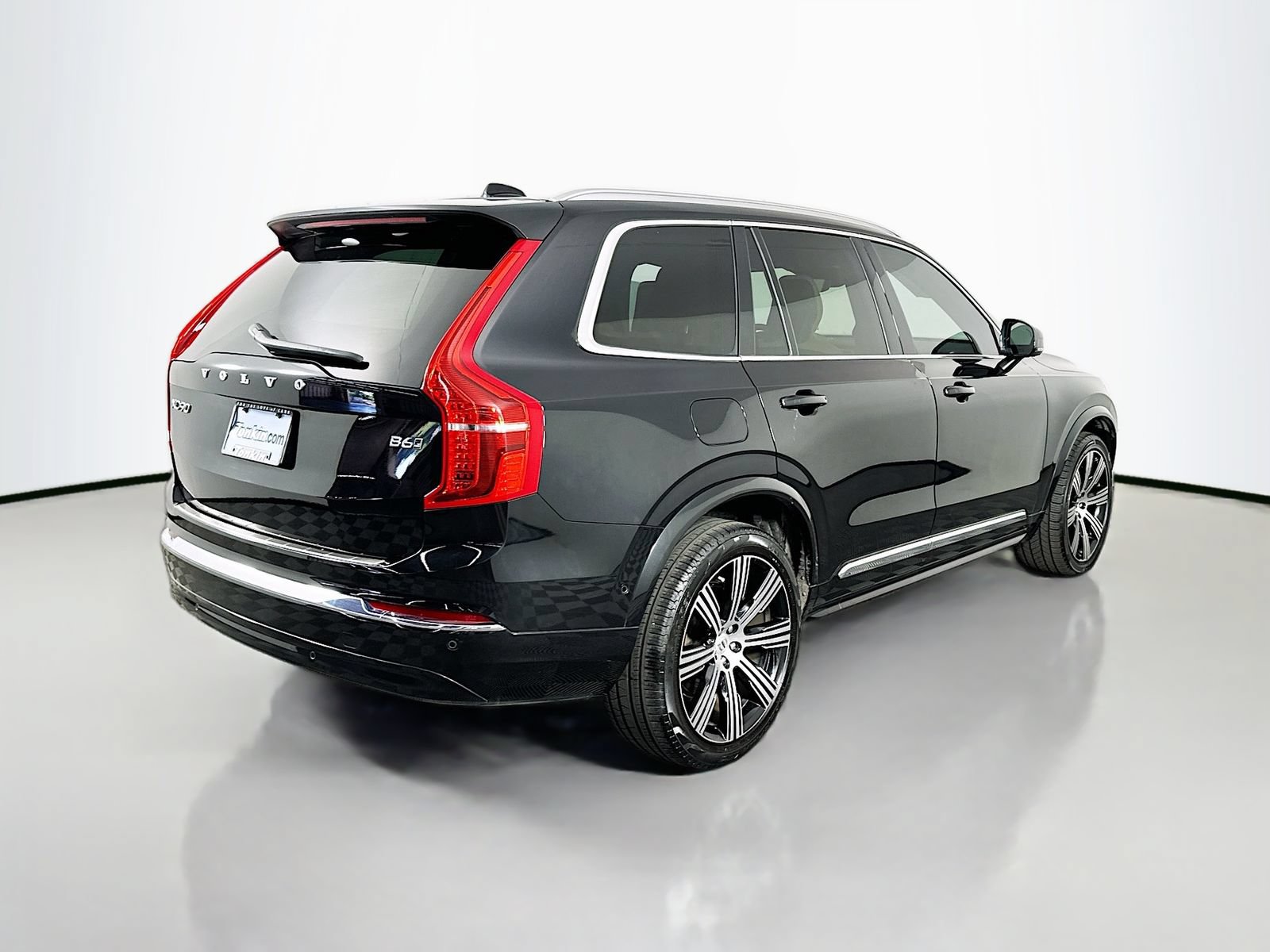 Used 2023 Volvo XC90 B6 Ultimate w/ Protection Package Premier AWD/4WD image 7