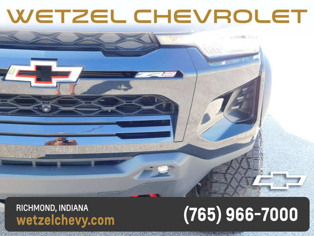 Used 2025 Chevrolet Colorado ZR2 w/ Technology Package AWD/4WD image 11