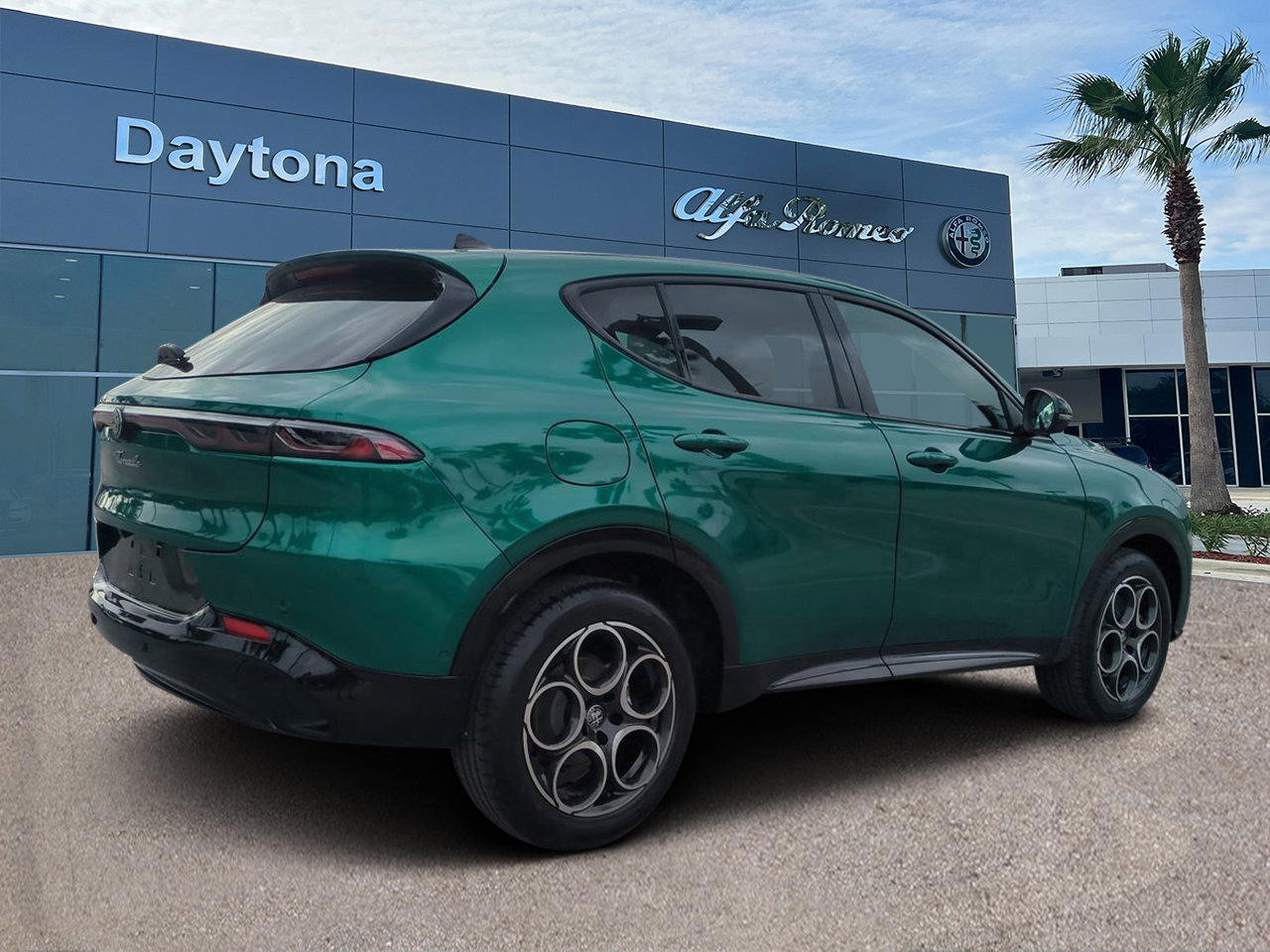 New 2025 Alfa Romeo Tonale w/ Premium Package AWD/4WD image 3