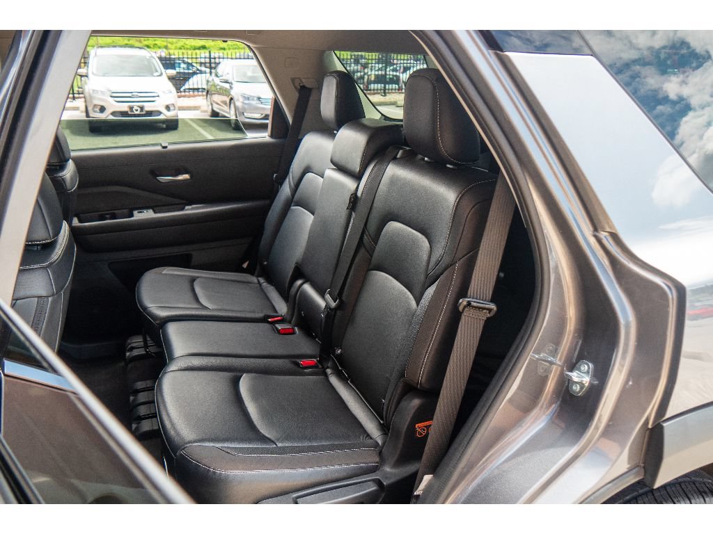 Used 2023 Nissan Pathfinder SL w/ Black Appearance Package AWD/4WD image 19