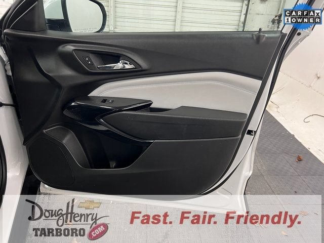Used 2025 Chevrolet Trax LT FWD image 38