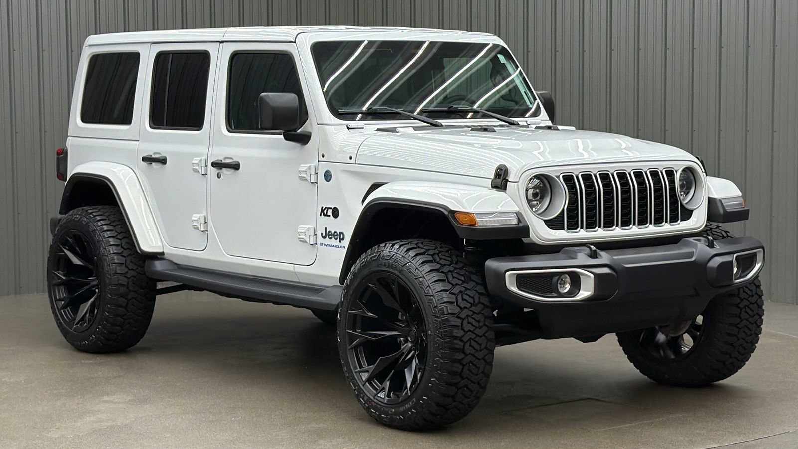 Used 2025 Jeep Wrangler Unlimited Sahara AWD/4WD image 7