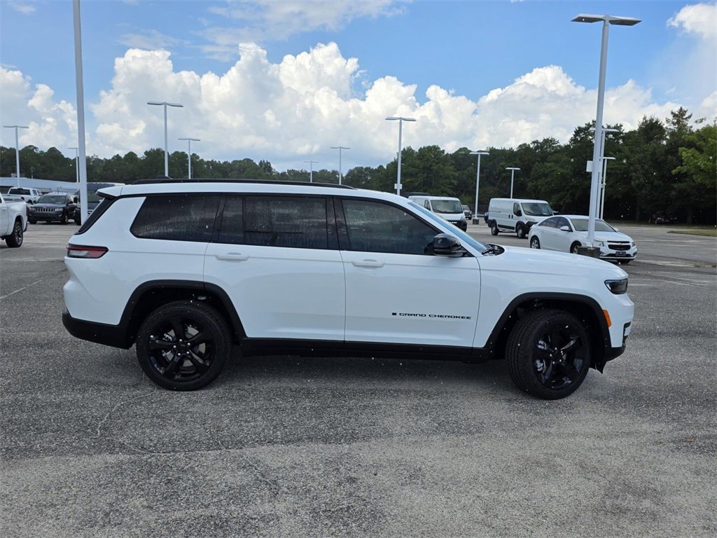 New 2025 Jeep Grand Cherokee L Altitude image 35